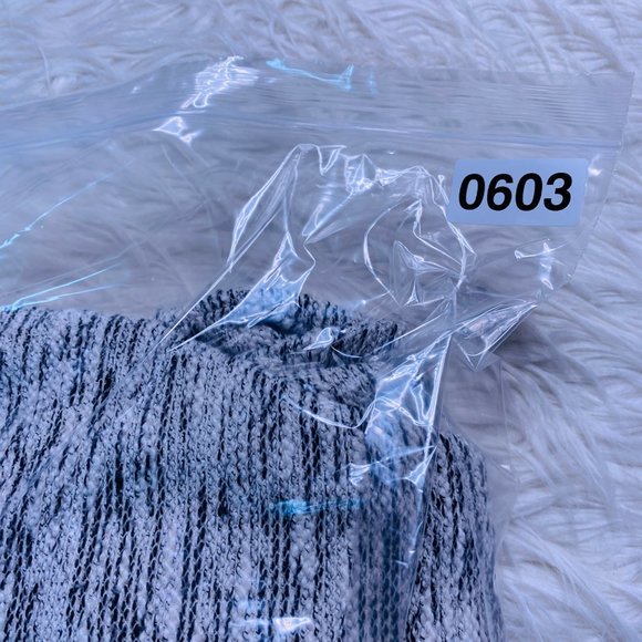 Per Se Sport Women's Top Black and White Nubby Textured Knit Size Large - Picture 5 of 8